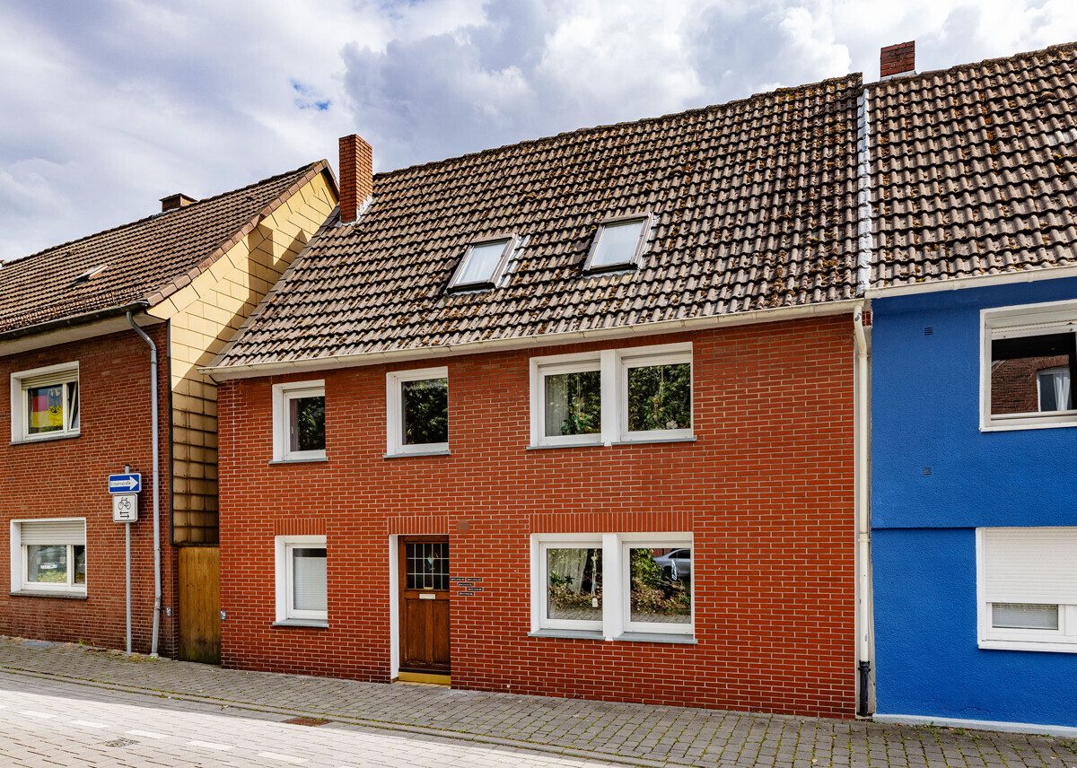 Immobilienangebot - Beckum - Wohnen & Gewerbe - Sanierungsbedürftiges Einfamilienhaus direkt in der Innenstadt!