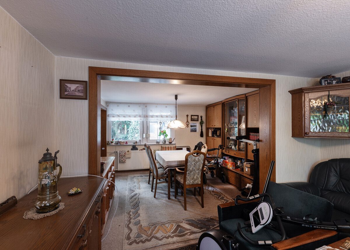 Wohn-/Esszimmer (EG) Immobilienangebot - Beckum - Wohnen & Gewerbe - Sanierungsbedürftiges Einfamilienhaus direkt in der Innenstadt!