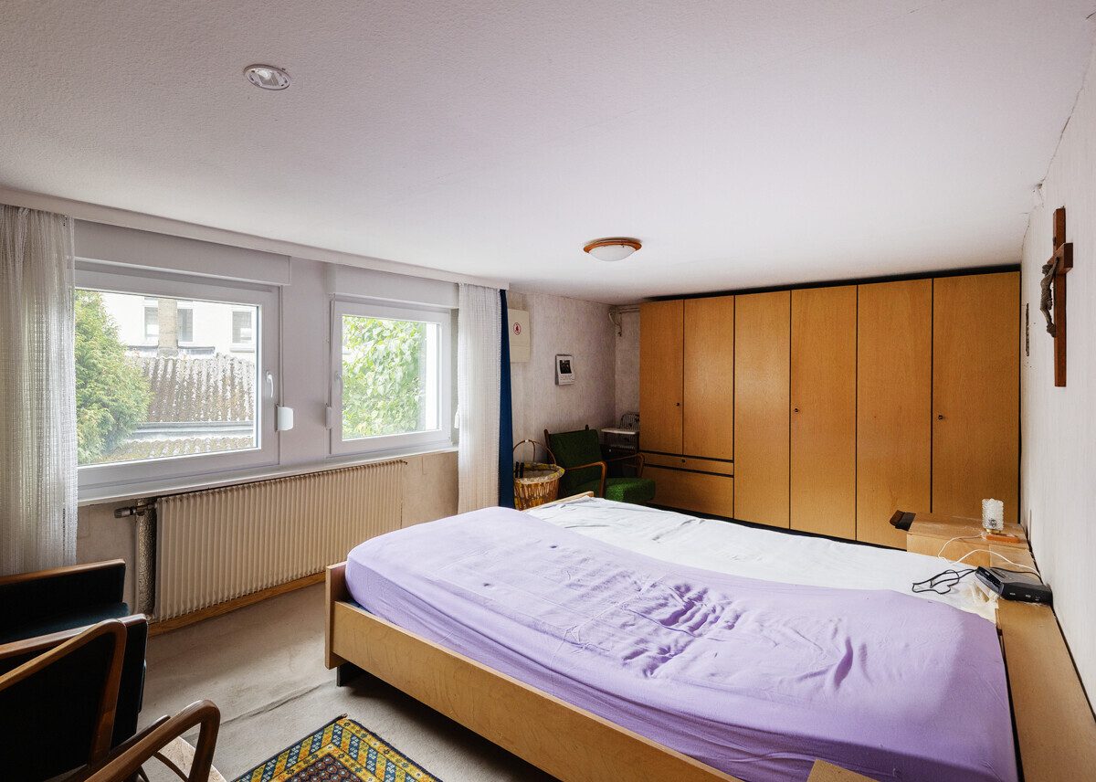 Schlafzimmer (OG) Immobilienangebot - Beckum - Wohnen & Gewerbe - Sanierungsbedürftiges Einfamilienhaus direkt in der Innenstadt!