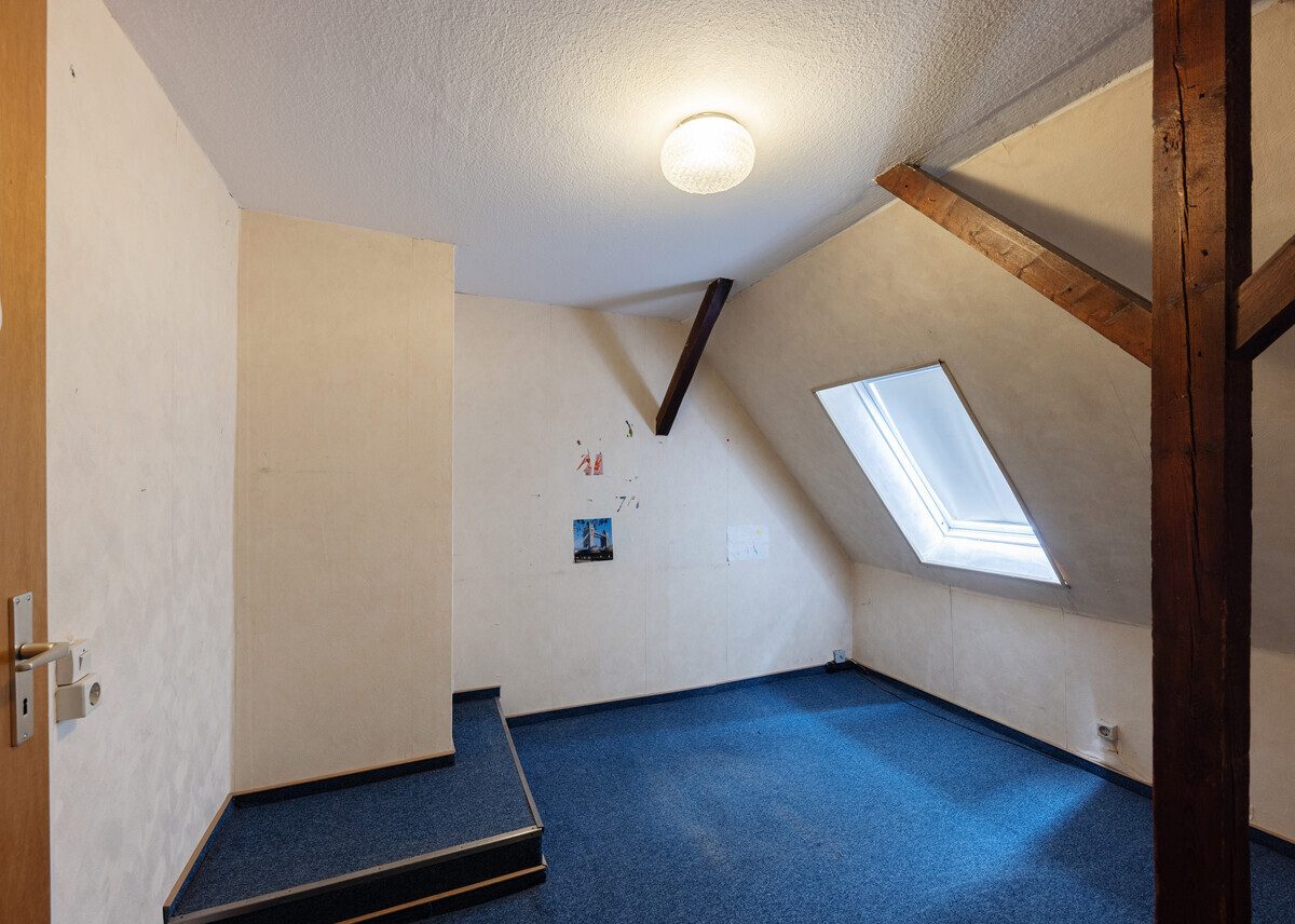Dachgeschoss/Nutzfläche Immobilienangebot - Beckum - Wohnen & Gewerbe - Sanierungsbedürftiges Einfamilienhaus direkt in der Innenstadt!