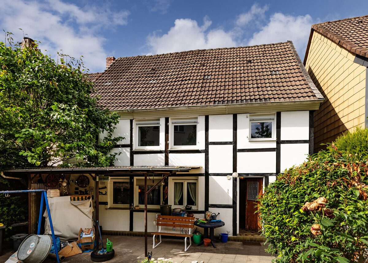 Rückansicht Immobilienangebot - Beckum - Wohnen & Gewerbe - Sanierungsbedürftiges Einfamilienhaus direkt in der Innenstadt!