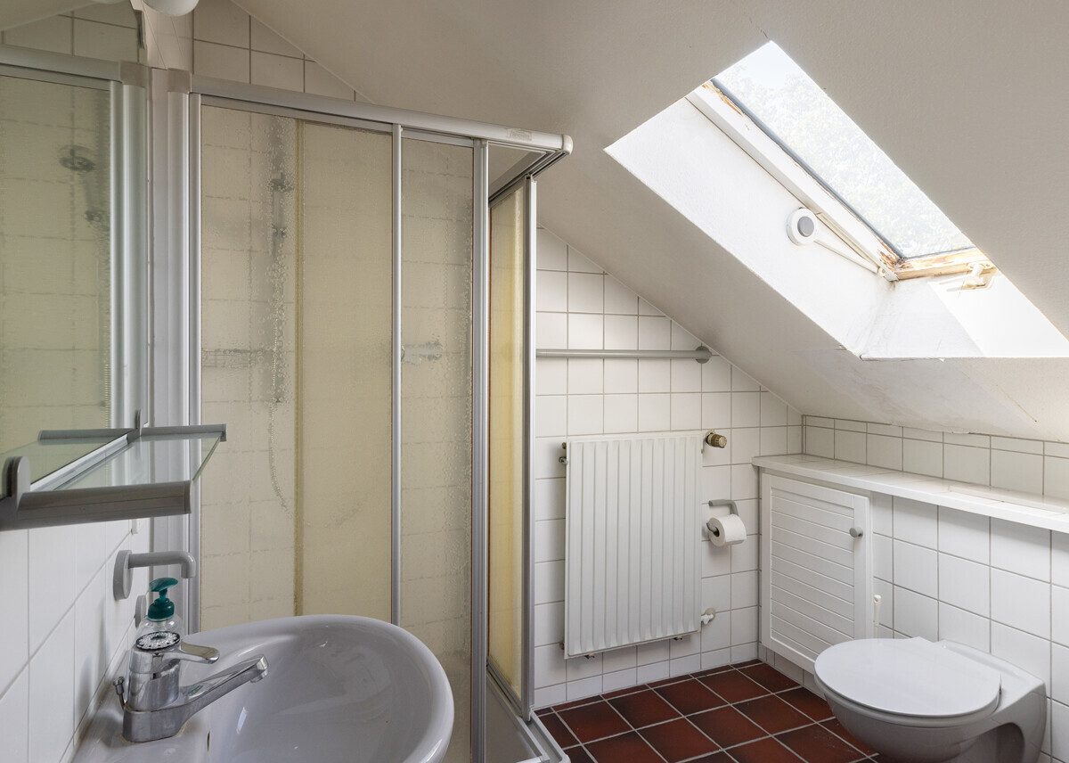 Badezimmr im Dachgeschoss Immobilienangebot - Münster - Wohnen & Gewerbe - Besonderes Reihenendhaus in Süd-Ausrichtung!