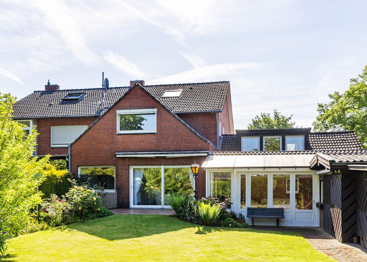 Rückansicht Immobilienangebot - Münster - Wohnen & Gewerbe - Viel Platz für Ihre Ideen: Doppelhaushälfte mit großzügiger Fläche! (Erbbaurecht)