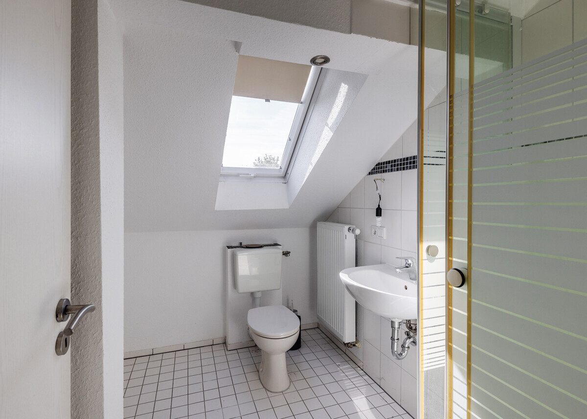 Badezimmer im Dachgeschoss Immobilienangebot - Münster - Wohnen & Gewerbe - Viel Platz für Ihre Ideen: Doppelhaushälfte mit großzügiger Fläche! (Erbbaurecht)