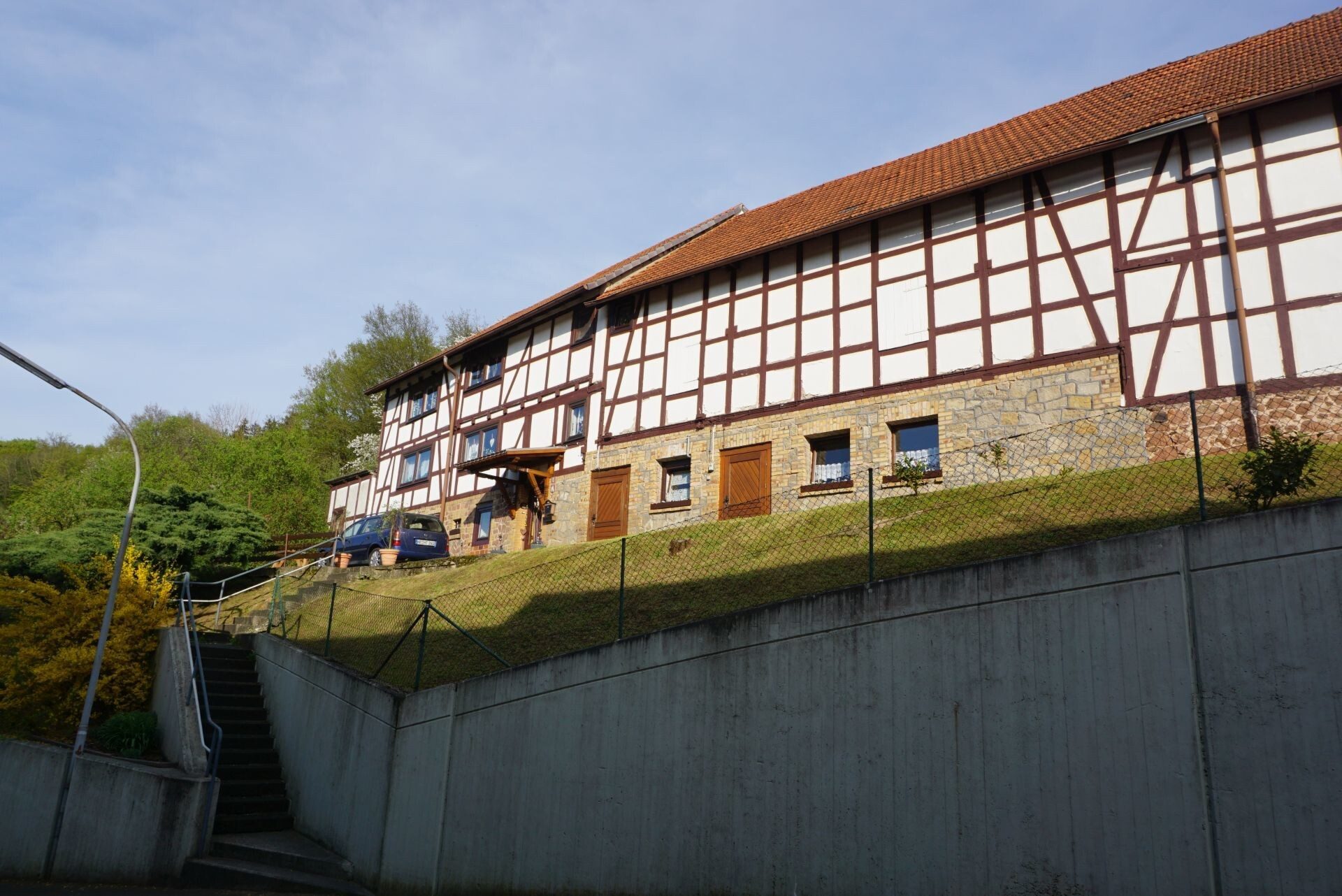Immobilienangebot - Knüllwald - Wohnen - Haus und Hof, perfekt für Tierfreunde! Keine Käuferprovision!