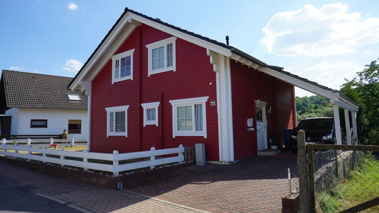 Immobilienangebot - Knüllwald - Wohnen - Modernes Holzhaus mit Pool. Keine Käuferprovision!