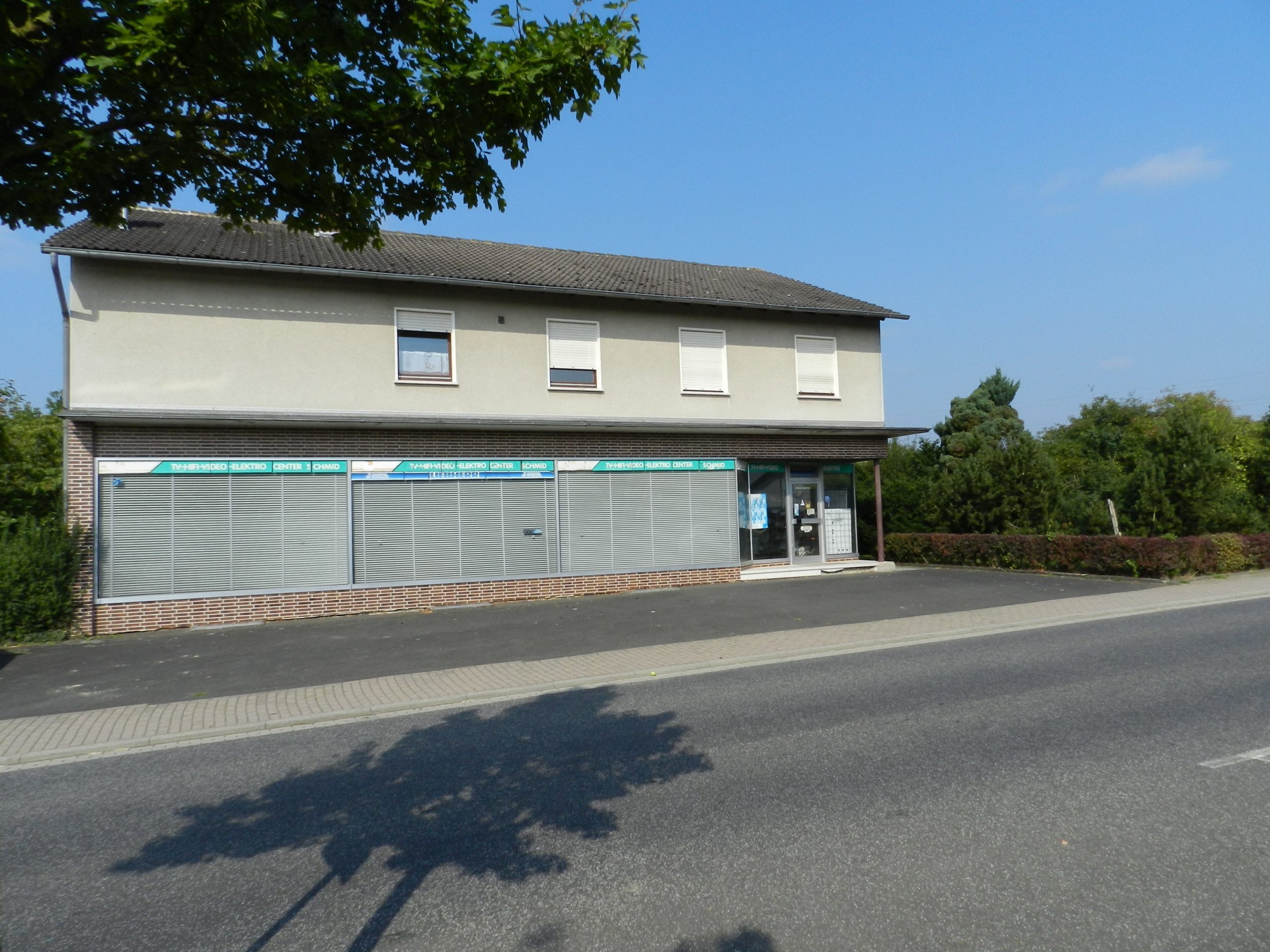 001KurzHausansicht König Immobilien GmbH - Immobilienangebot - Borken - Einfamilienhaus mit Einliegerwohnung - Neuer Preis! Wohn- und Geschäftshaus mit vielseitigen Verwendungsmöglichkeiten! KEINE KÄUFERPROVISION