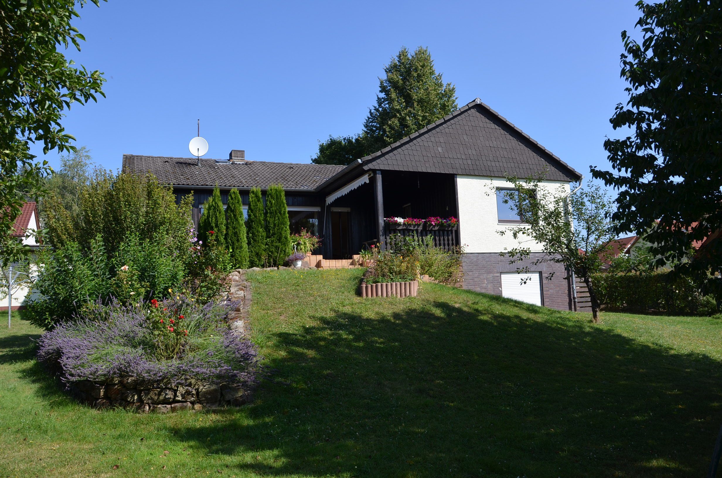 001KurzRueckansicht König Immobilien GmbH - Immobilienangebot - Gudensberg - Einfamilienhaus - Top gepflegtes Eigenheim in Gudensberg-OT!!! Sichern Sie sich jetzt Ihre Traumimmobilie!