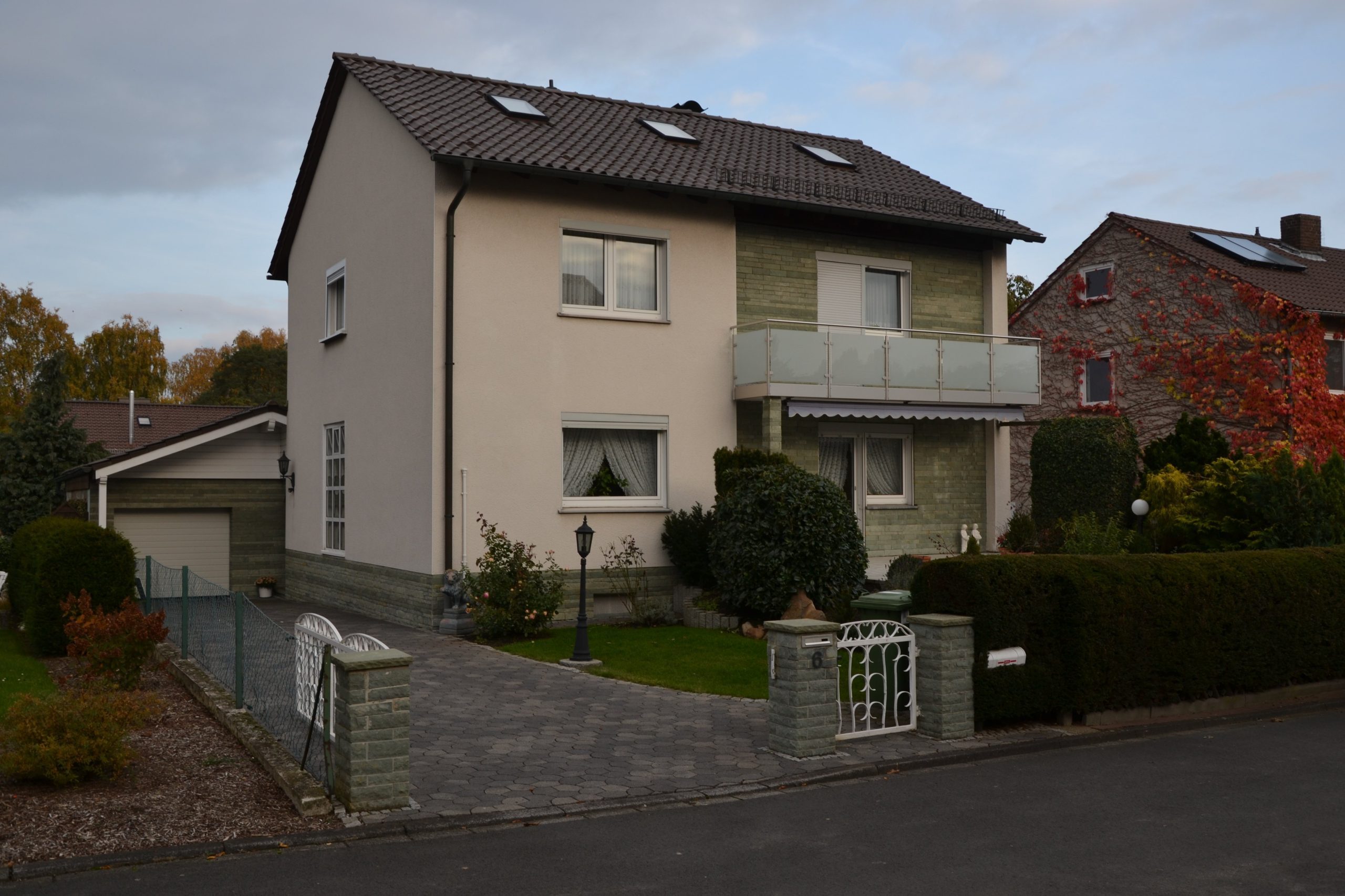 König Immobilien GmbH - Immobilienangebot - Baunatal - Zweifamilienhaus - Top gepflegtes Ein-Zweifamilienhaus in gesuchter Lage von Baunatal - KEINE KÄUFERPROVISION -