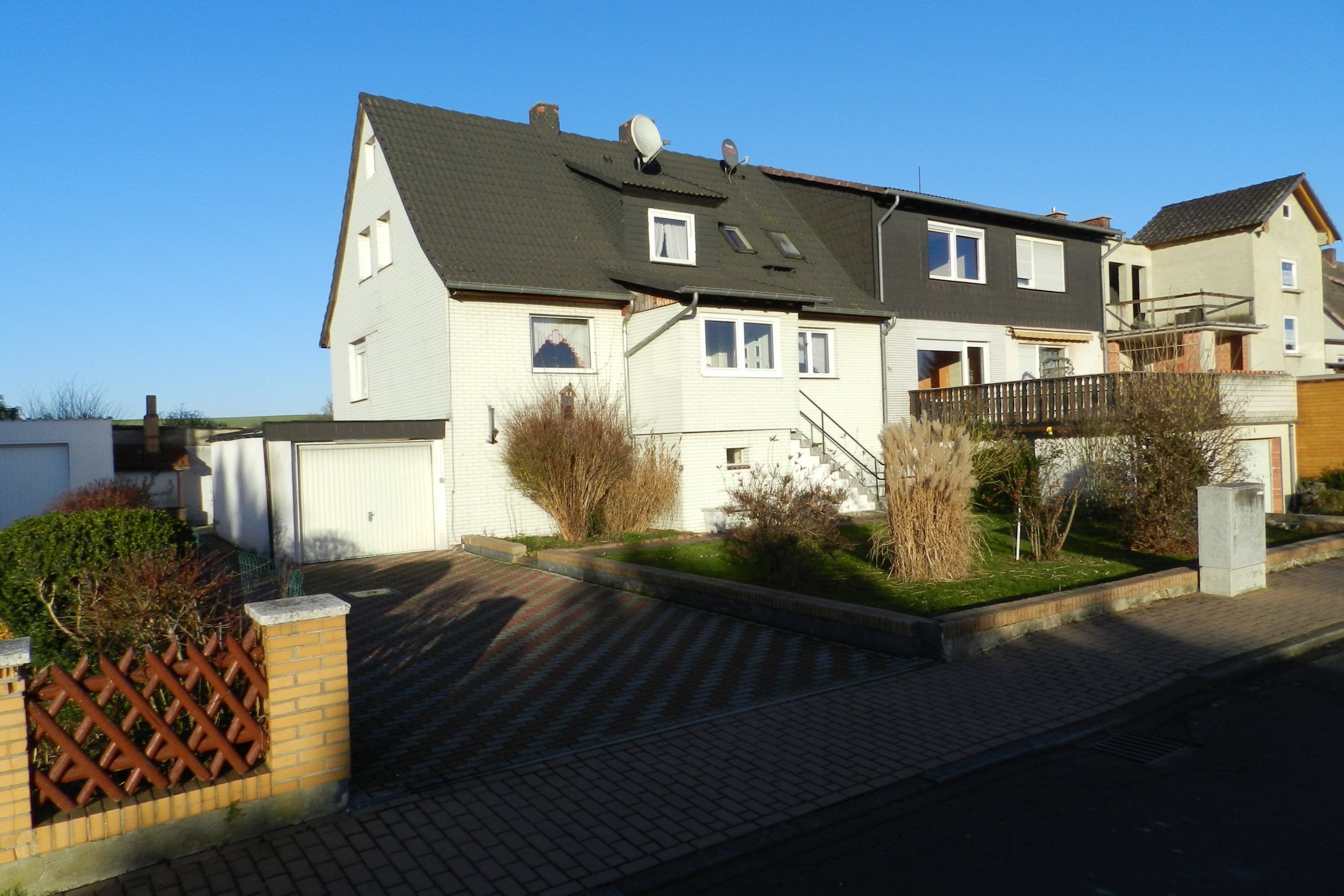 König Immobilien GmbH - Immobilienangebot - Borken - Doppelhaushälfte - Jetzt in die eigenen "vier Wände": Gepflegtes und großzügiges Familiendomizil! KEINE KÄUFERPROVISION