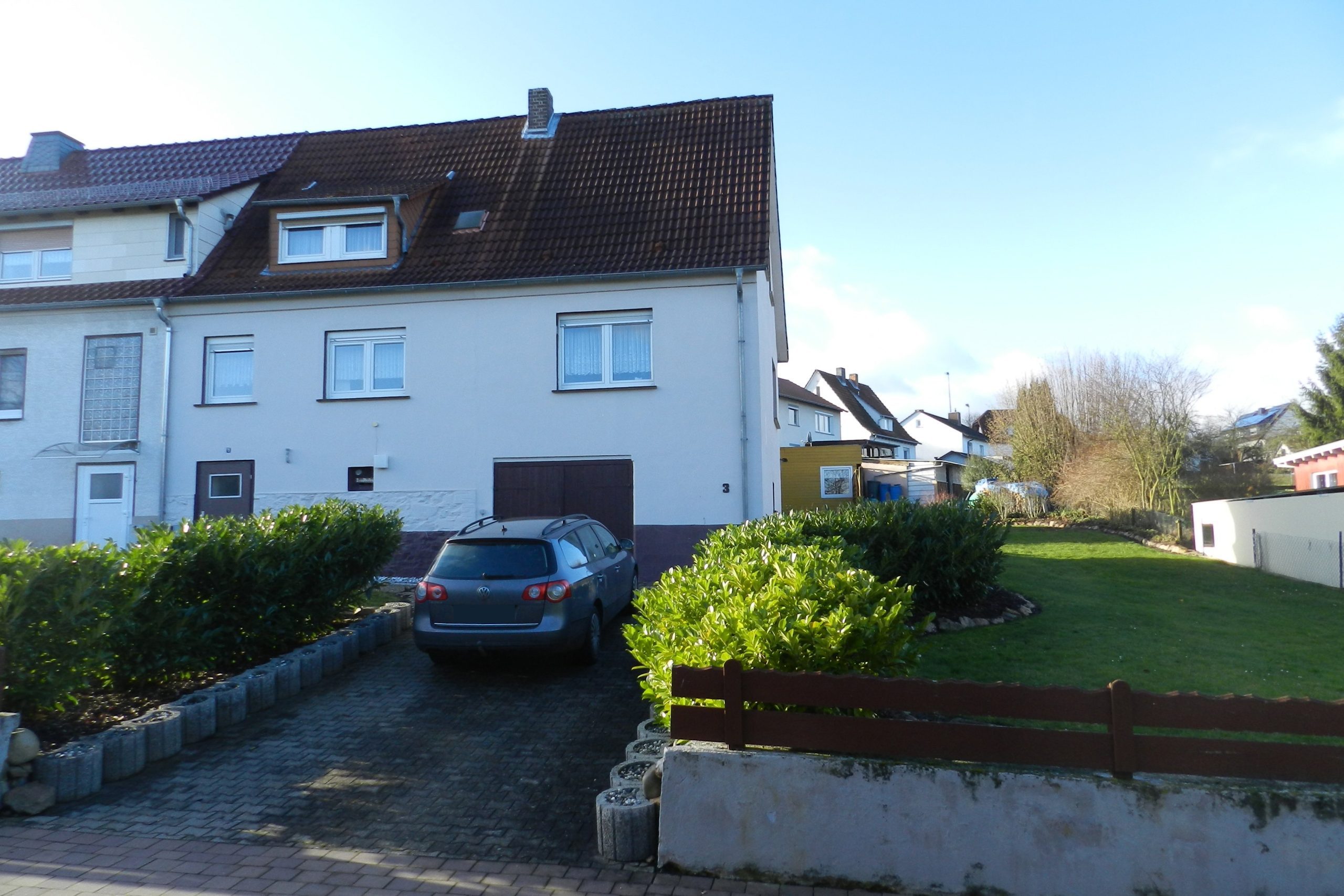 001KurzAnsicht_von_der_Strasse König Immobilien GmbH - Immobilienangebot - Frielendorf - Doppelhaushälfte - Günstig ins eigene Haus! KEINE KÄUFERPROVISION