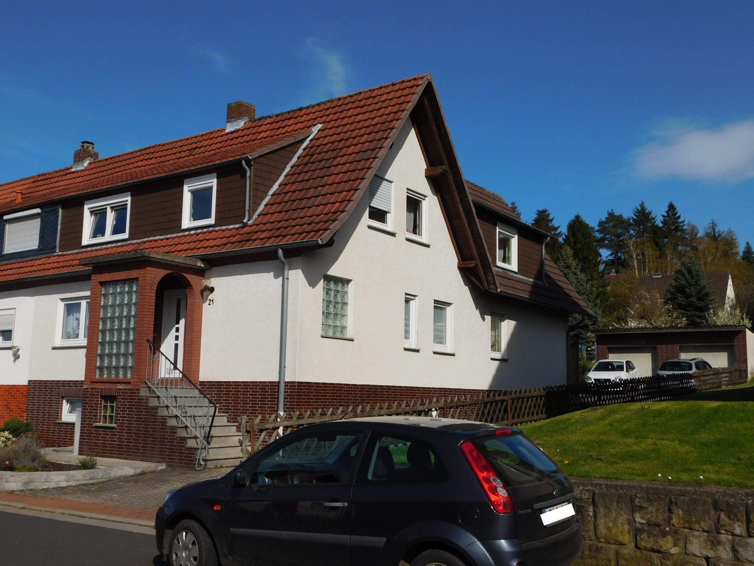 König Immobilien GmbH - Immobilienangebot - Melsungen - Doppelhaushälfte - Modernisierte Doppelhaushälfte in Top-Zustand zu verkaufen! Keine Käuferprovision!