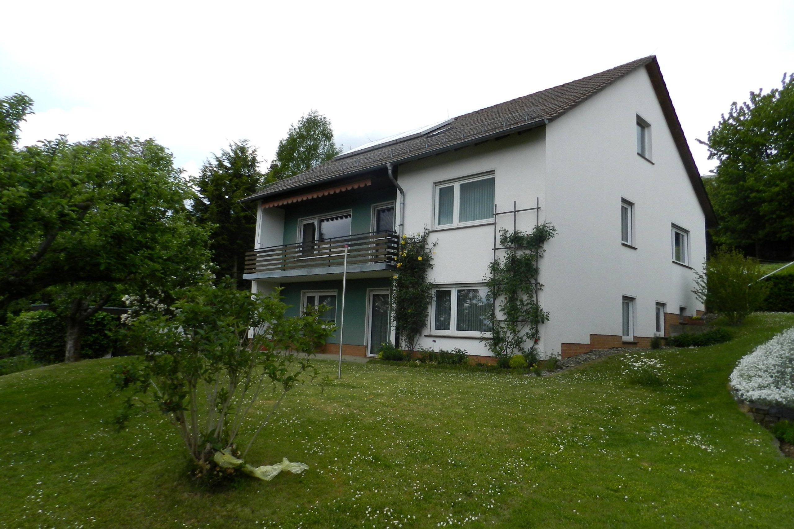 König Immobilien GmbH - Immobilienangebot - Homberg - Einfamilienhaus mit Einliegerwohnung - Gepflegtes Generationenhaus in gefragter Lage! KEINE KÄUFERPROVISION