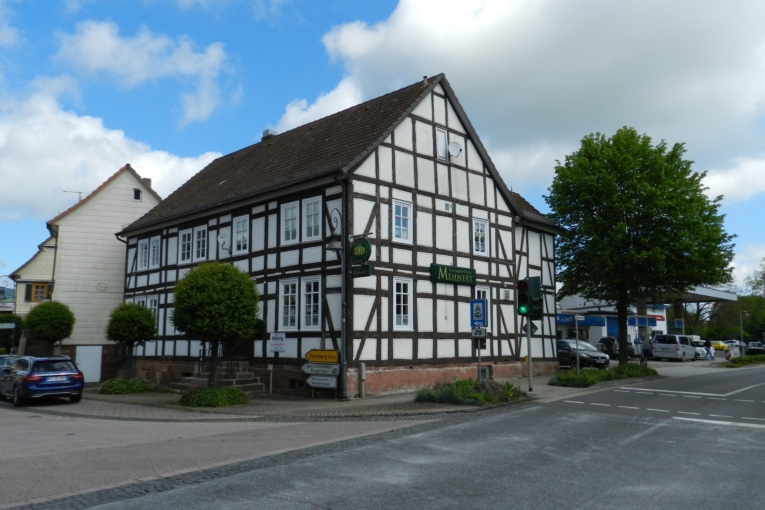 König Immobilien GmbH - Immobilienangebot - Jesberg - Häuser - Hier können Sie sofort loslegen: Stilvolles Gasthaus mit Wohnetage! KEINE KÄUFERPROVISION