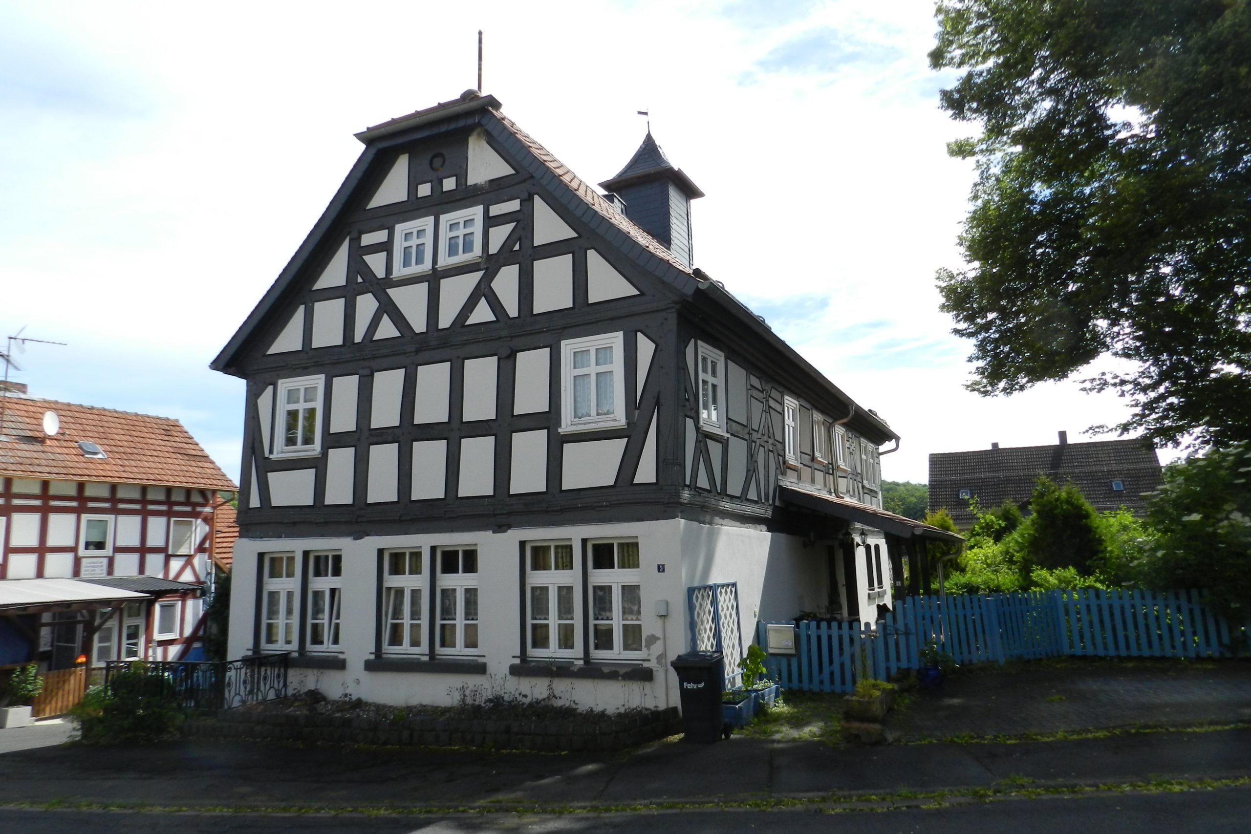 König Immobilien GmbH - Immobilienangebot - Gilserberg - Einfamilienhaus - Charmantes Fachwerkhaus sucht Liebhaber! KEINE KÄUFERPROVISION
