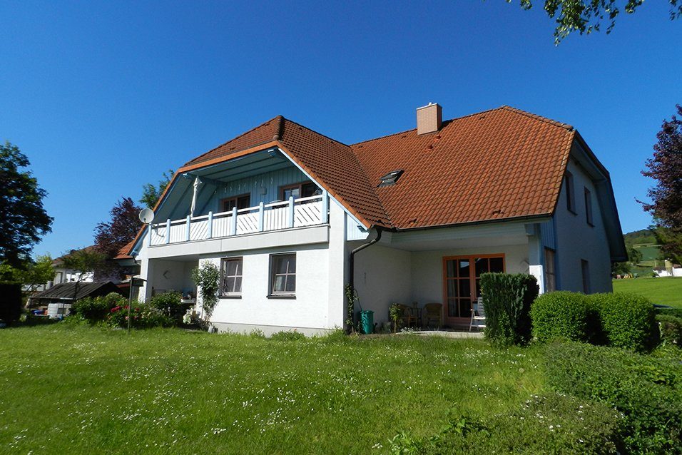 König Immobilien GmbH - Immobilienangebot - Alheim - Dachgeschosswohnung - Großzügige ETW mit Balkon in reizvoller Umgebung! KEINE KÄUFERPROVISION