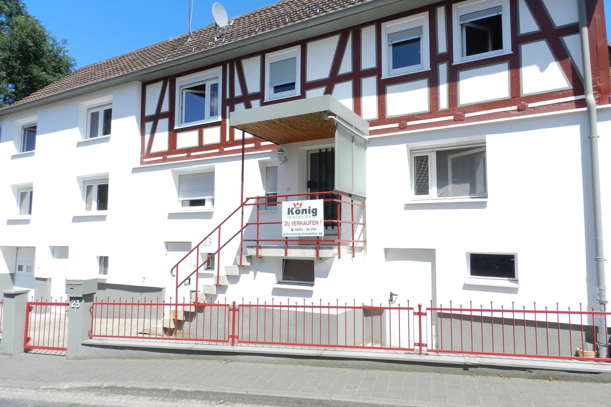 König Immobilien GmbH - Immobilienangebot - Homberg - Einfamilienhaus - Saniertes Einfamilienhaus mit Garage und Balkon! KEINE KÄUFERPROVISION