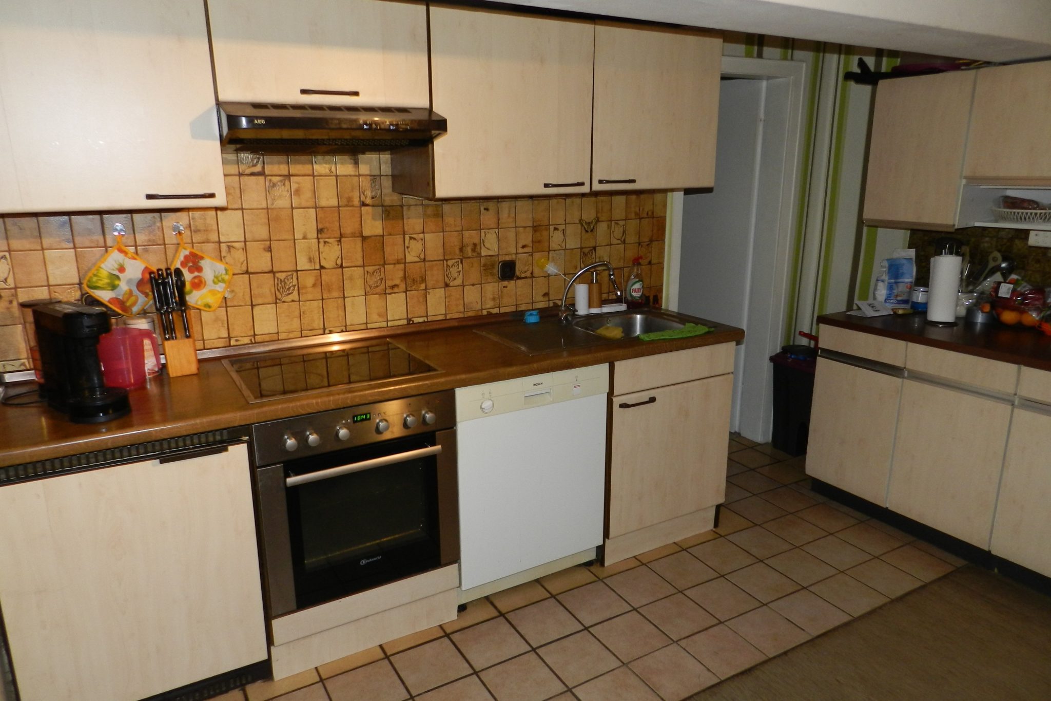 König Immobilien GmbH - Immobilienangebot - Homberg - Einfamilienhaus - Saniertes Einfamilienhaus mit Garage und Balkon! KEINE KÄUFERPROVISION