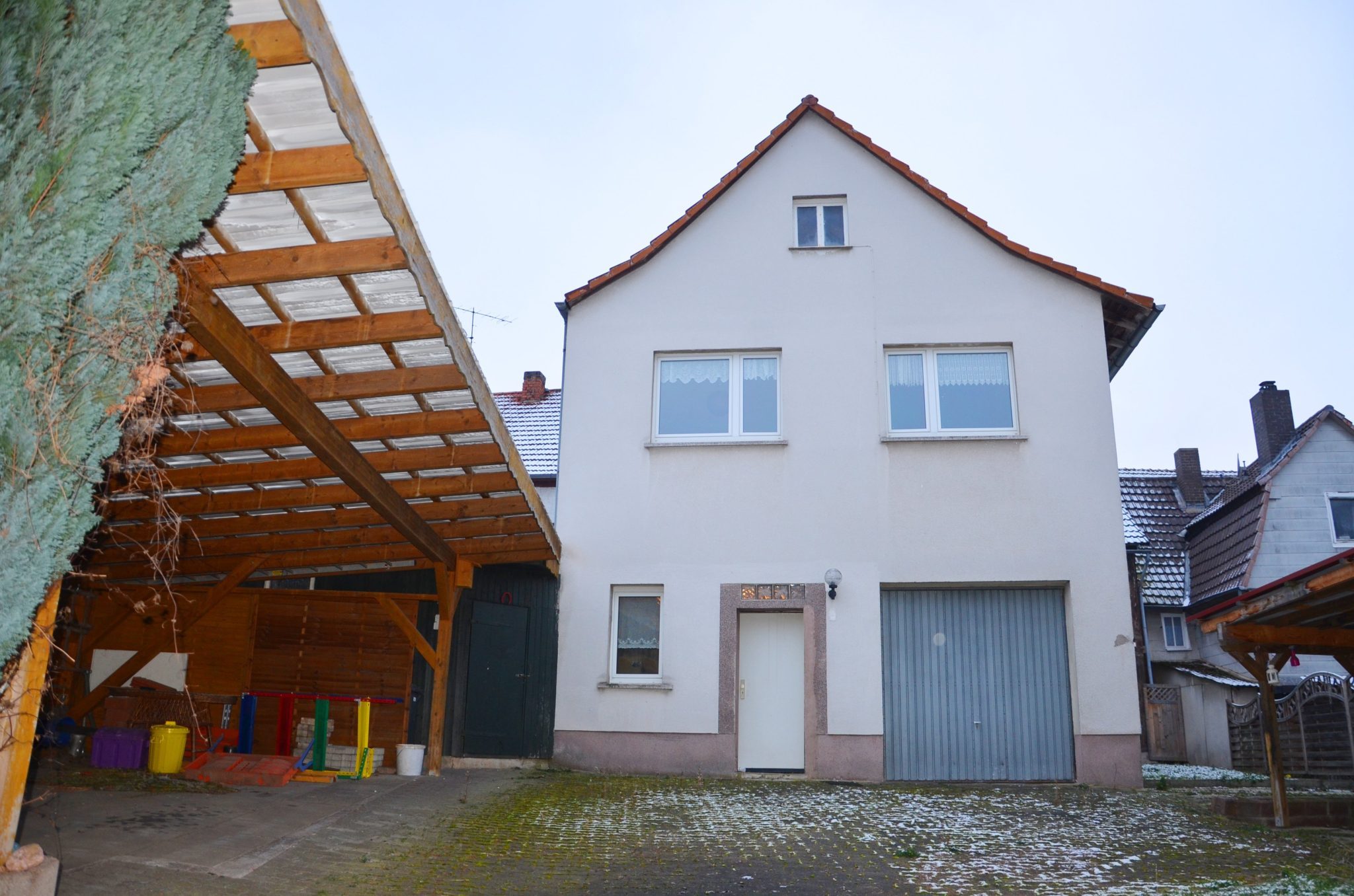König Immobilien GmbH - Immobilienangebot - Schwalmstadt - Einfamilienhaus - Viel Platz für Sie und Ihre Lieben inmitten von Treysa! Keine Käuferprovision