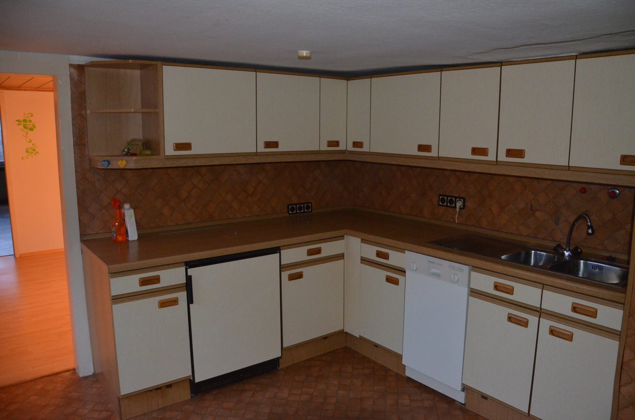 König Immobilien GmbH - Immobilienangebot - Schwalmstadt - Einfamilienhaus - Viel Platz für Sie und Ihre Lieben inmitten von Treysa! Keine Käuferprovision