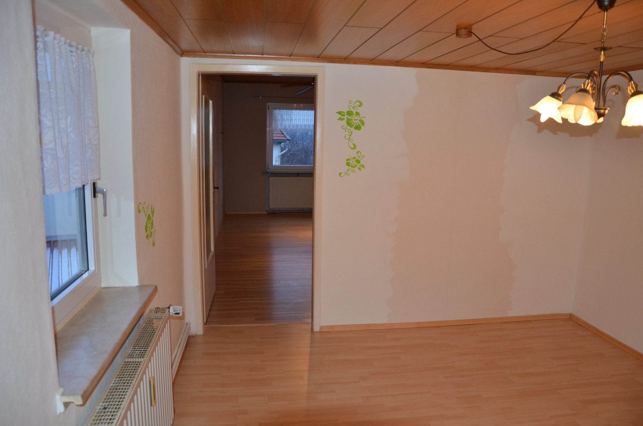 König Immobilien GmbH - Immobilienangebot - Schwalmstadt - Einfamilienhaus - Viel Platz für Sie und Ihre Lieben inmitten von Treysa! Keine Käuferprovision