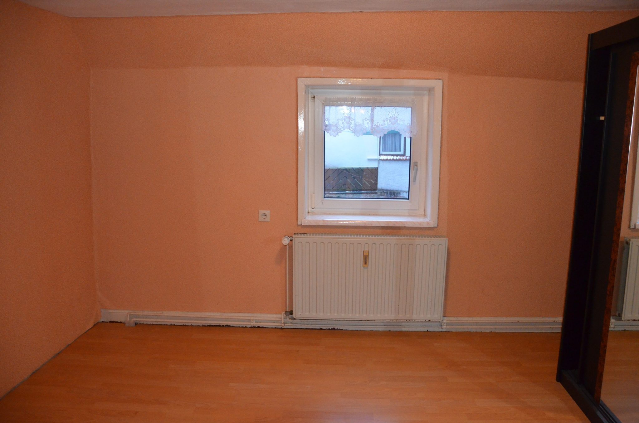 König Immobilien GmbH - Immobilienangebot - Schwalmstadt - Einfamilienhaus - Viel Platz für Sie und Ihre Lieben inmitten von Treysa! Keine Käuferprovision