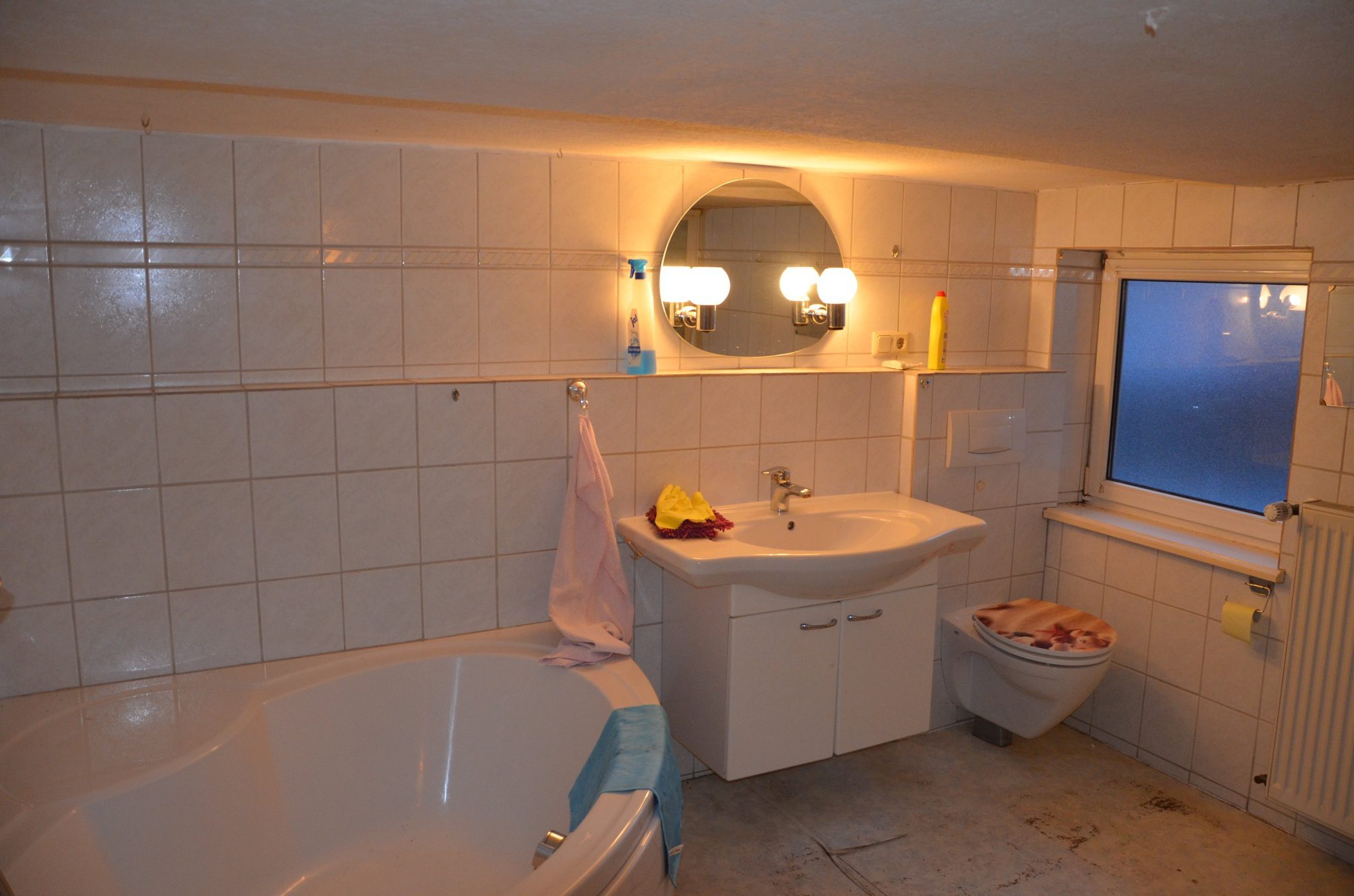 König Immobilien GmbH - Immobilienangebot - Schwalmstadt - Einfamilienhaus - Viel Platz für Sie und Ihre Lieben inmitten von Treysa! Keine Käuferprovision