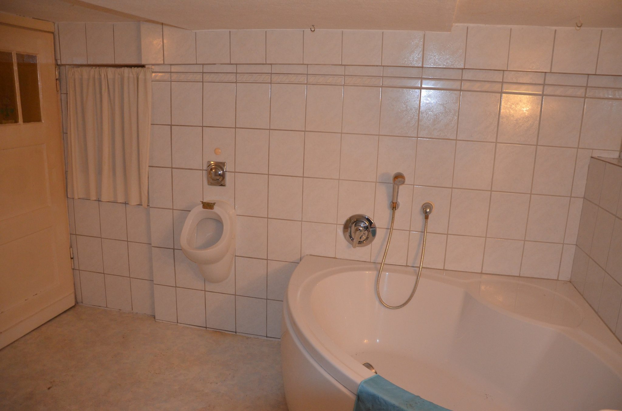 König Immobilien GmbH - Immobilienangebot - Schwalmstadt - Einfamilienhaus - Viel Platz für Sie und Ihre Lieben inmitten von Treysa! Keine Käuferprovision