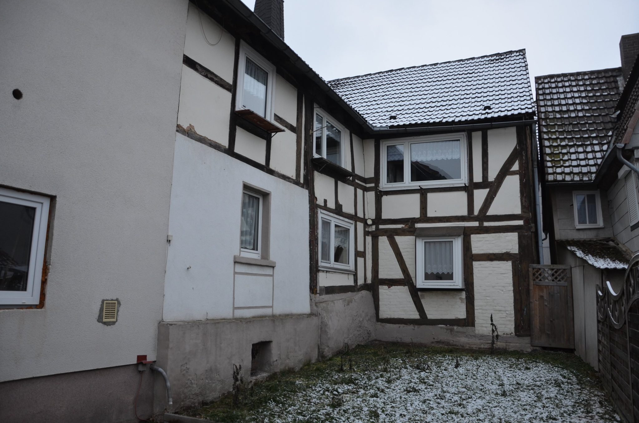 König Immobilien GmbH - Immobilienangebot - Schwalmstadt - Einfamilienhaus - Viel Platz für Sie und Ihre Lieben inmitten von Treysa! Keine Käuferprovision