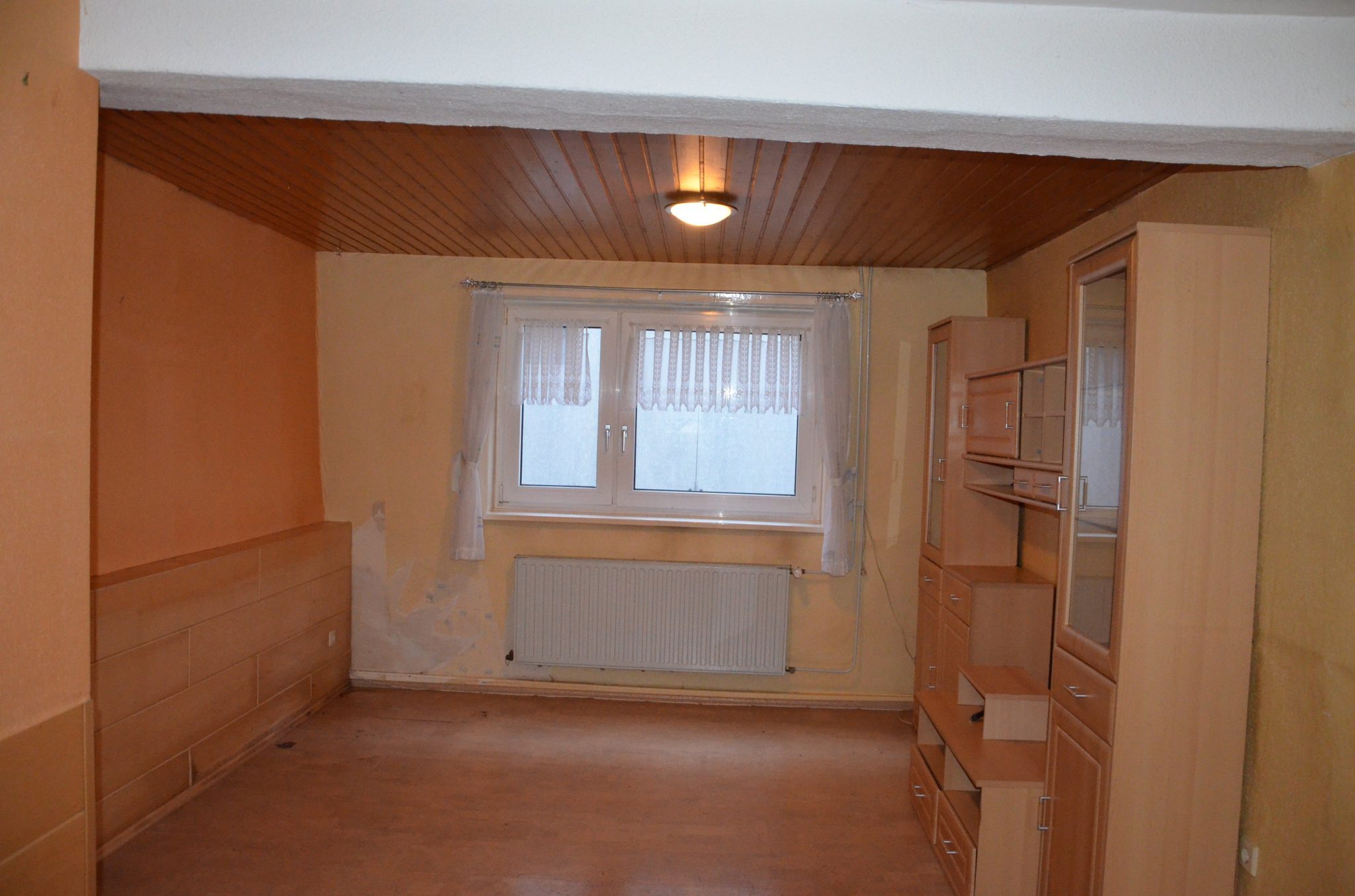 König Immobilien GmbH - Immobilienangebot - Schwalmstadt - Einfamilienhaus - Viel Platz für Sie und Ihre Lieben inmitten von Treysa! Keine Käuferprovision