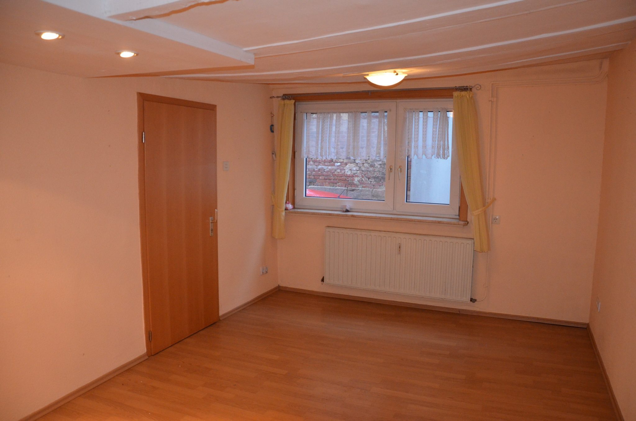 König Immobilien GmbH - Immobilienangebot - Schwalmstadt - Einfamilienhaus - Viel Platz für Sie und Ihre Lieben inmitten von Treysa! Keine Käuferprovision