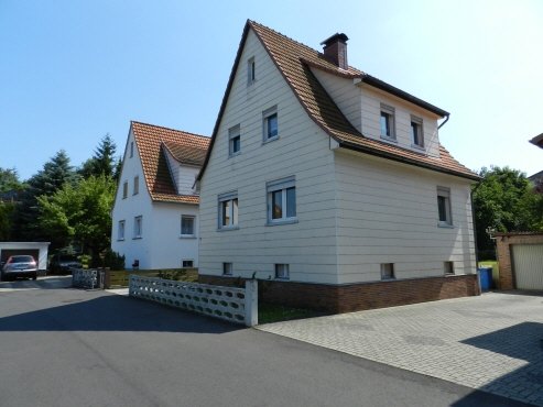 König Immobilien GmbH - Immobilienangebot - Homberg - Einfamilienhaus - Greifen Sie zu! Ruhige Lage und schönes Grundstück inklusive. Keine Käuferprovision!
