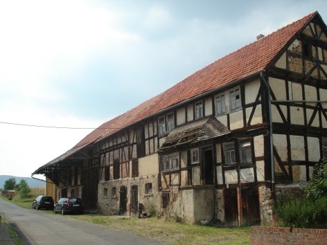 König Immobilien GmbH - Immobilienangebot - Jesberg - Bauernhaus - Haus mit Nebengebäude und 10.000m² Weide! Keine Käuferprovision!