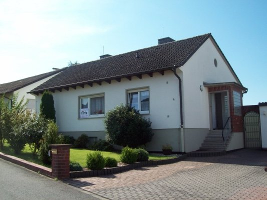 König Immobilien GmbH - Immobilienangebot - Felsberg - Einfamilienhaus - Greifen Sie jetzt zu! Freundliches Einfamilienhaus mit attraktivem Grundstück! Keine Käuferprovision!