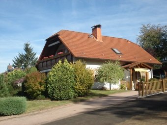 König Immobilien GmbH - Immobilienangebot - Neukirchen - Einfamilienhaus - Gepflegtes Haus mit herrlichem Fernblick! KEINE KÄUFERPROVISION!