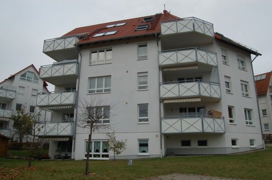001KurzHausansicht König Immobilien GmbH - Immobilienangebot - Lohfelden - Terrassenwohnung - Terrassenwohnung in gefragter Lage von Lohfelden! KEINE KÄUFERPROVISION