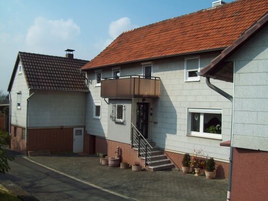 König Immobilien GmbH - Immobilienangebot - Felsberg - Einfamilienhaus - Haus mit viel Platz und großem Grundstück wartet auf Sie! Keine Käuferprovision!