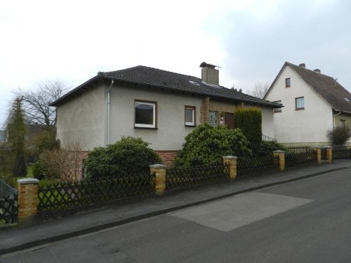 001KurzBlick_von_der_Strasse König Immobilien GmbH - Immobilienangebot - Borken - Einfamilienhaus - Endlich zuhause: Wohlfühl-Bungalow in ruhiger Lage! KEINE KÄUFERPROVISION
