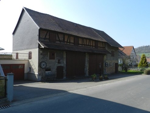 001KurzDas_Nebengebaeude König Immobilien GmbH - Immobilienangebot - Homberg - Häuser - Platz für (Groß-)Familie und Hobby: Top gepflegtes Wohnhaus mit Scheune! KEINE KÄUFERPROVISION