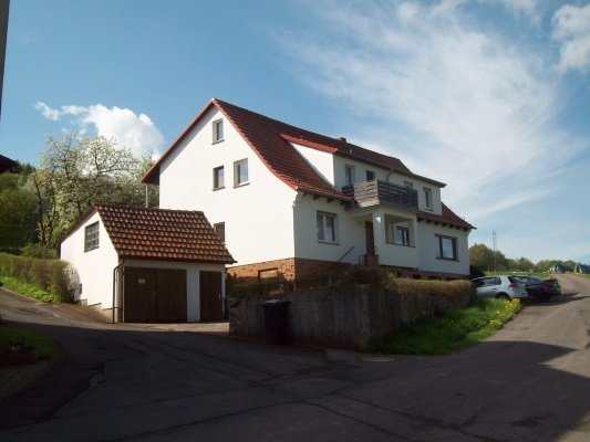 König Immobilien GmbH - Immobilienangebot - Spangenberg - Zweifamilienhaus - Naturnahes Wohnen in Ortsrandlage! Keine Käuferprovision!