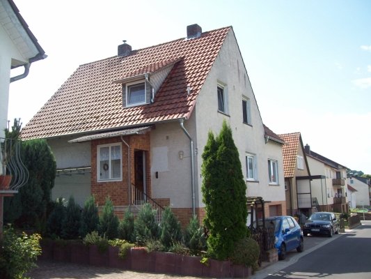König Immobilien GmbH - Immobilienangebot - Melsungen - Zweifamilienhaus - Renoviertes Zweifamilienhaus mit attraktivem Grundstück! Keine Käuferprovision!