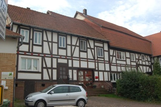 König Immobilien GmbH - Immobilienangebot - Espenau - Mehrfamilienhaus - Mehrfamilienhaus mit zwei Ladengeschäften - ideal als Anlageobjekt!
