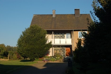 König Immobilien GmbH - Immobilienangebot - Baunatal - Zweifamilienhaus - Viel Platz für Hund und Katz! ZFH mit Nebengebäude! KEINE KÄUFERPROVISION
