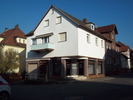 König Immobilien GmbH - Immobilienangebot - Felsberg - Einfamilienhaus - Kleines Wohn- und Geschäftshaus in zentraler Lage von Gensungen! Keine Käuferprovision!