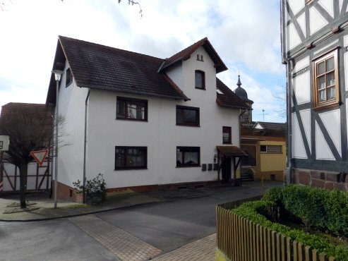 König Immobilien GmbH - Immobilienangebot - Gudensberg - Mehrfamilienhaus - Drei Wohnungen und eine Gewerbeeinheit unter einem Dach, optional auch mit Garten! KEINE KÄUFERPROVISION
