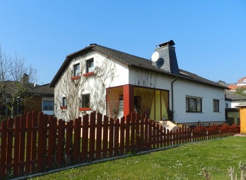 König Immobilien GmbH - Immobilienangebot - Fritzlar - Zweifamilienhaus - Neuer Preis! Großzügiges Familienhaus in ruhiger Lage und Top-Zustand!