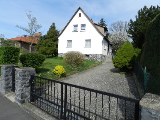 König Immobilien GmbH - Immobilienangebot - Homberg - Einfamilienhaus - Einfamilienhaus mit großem Grundstück in TOP-Lage! Keine Käuferprovision!