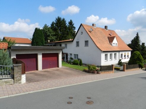 König Immobilien GmbH - Immobilienangebot - Frielendorf - Zweifamilienhaus - Hier können zwei Generationen ohne Aufwand einziehen! KEINE KÄUFERPROVISION