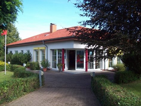 König Immobilien GmbH - Immobilienangebot - Homberg - Verkaufsfläche - Individuell nutzbare Gewerbeeinheit mit Parkplätzen in Homberg (Efze). Keine Käuferprovision!