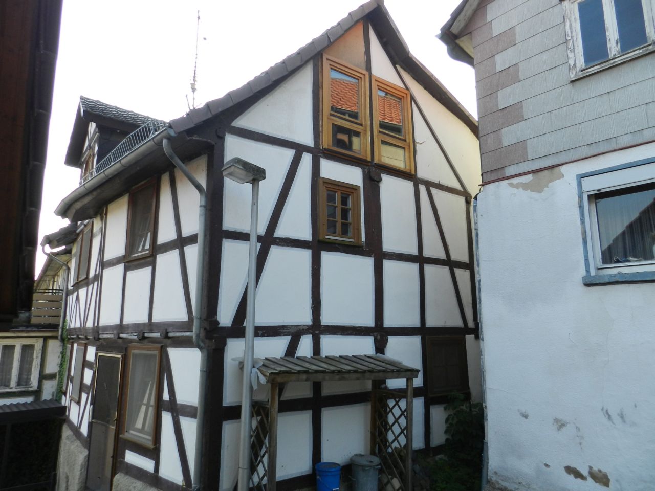 König Immobilien GmbH - Immobilienangebot - Homberg - Einfamilienhaus - Saniertes Fachwerkhaus für Liebhaber! KEINE KÄUFERPROVISION